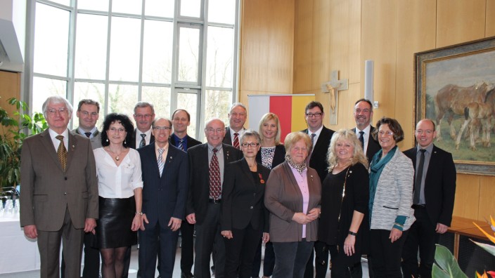 Ehrenamt: Landrat Bayerstorfer (CSU) überreichte am Donnerstag hohe Auszeichnungen an acht Bürger, die sich seit Jahrzehnten ehrenamtlich einsetzen.