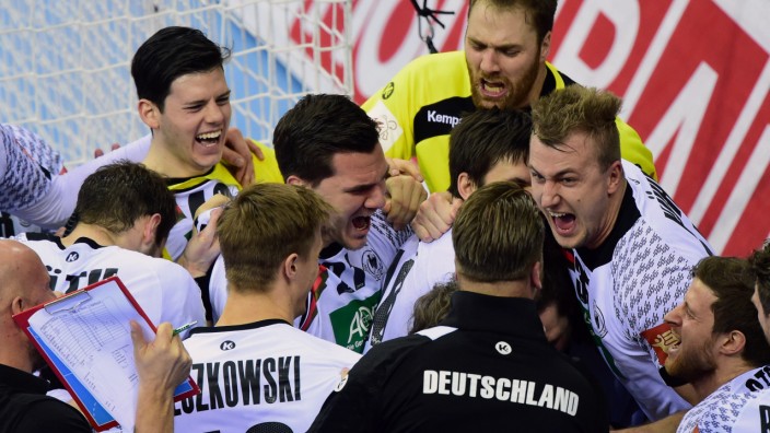 Deutschland bei der Handball-EM: Wenige Sekunden nach dem 34:33 jubelt das deutsche Team über den Einzug ins Finale der Handball-EM.