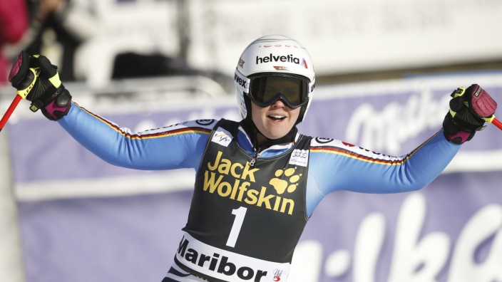 Ski alpin: Viktoria Rebensburg jubelt nach ihrem Zieleinlauf.