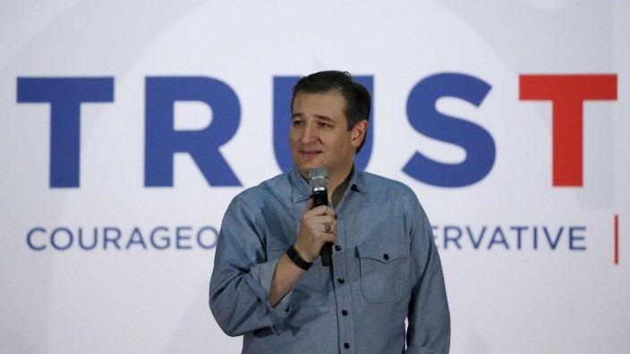 U.S. Republican presidential candidate Ted Cruz speaks at a campaign rally in Des Moines
