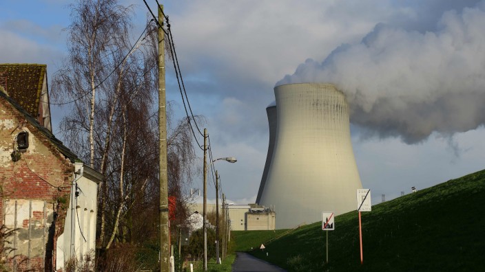 Kernkraftwerke Doel und  Tihange: Gefahr im Westwind: Das umstrittene Kernkraftwerk Doel.