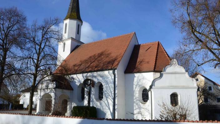 Sanierung: Ein Blick in die Frauenkirche hinein reicht, damit auch Laien sehen, was auf die Kollbacher zukommt, die das Gotteshaus sanieren wollen.
