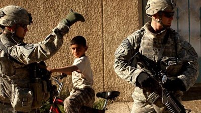 Bagdad fünf Jahre nach Kriegsbeginn: "Auch das ist Tiel der Versöhnung": Amerikanische Soldaten im Bagdader Stadtteil al-Hadar.