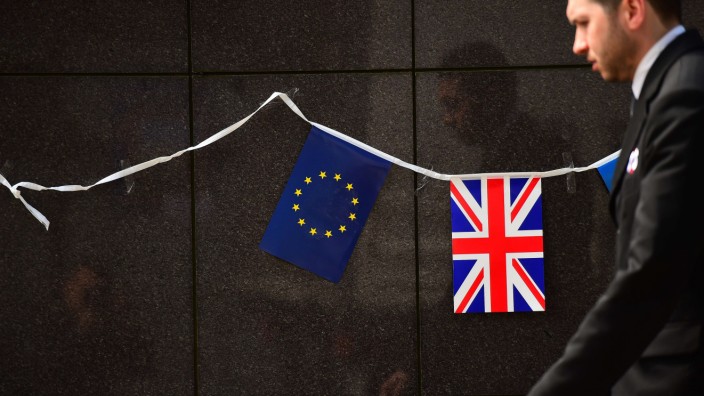 Debatte um den Brexit: Am dünnen Faden: Die EU und Großbritannien hält derzeit nicht allzu viel zusammen.