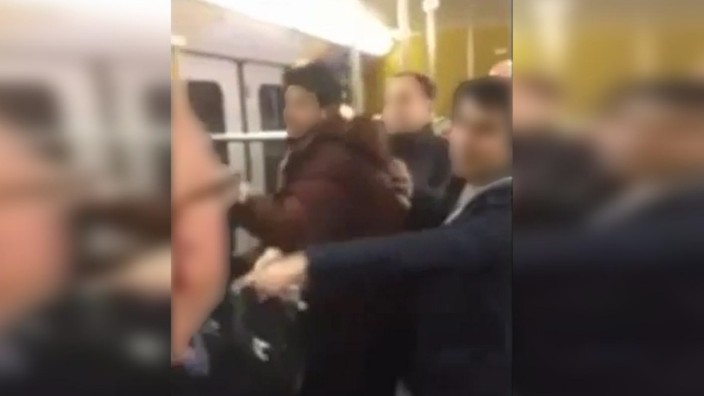 Münchner U-Bahn: Die Polizei hat die jungen Männer auf dem Video inzwischen identifiziert.