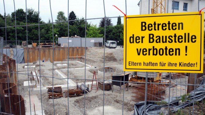 Ebersberg: Witterungsabhängige Branchen, etwa auf dem Bau, sind verantwortlich für den saisonal bedingten Anstieg der Arbeitslosigkeit im Landkreis.