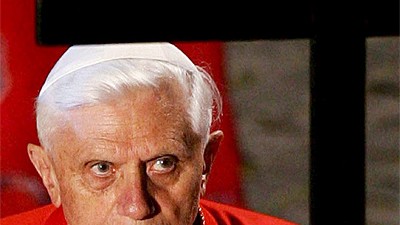 Kritik an Papst: Papst Benedikt: Die Wiederzulassung der Karfreitagsfürbitte hat bei jüdischen Vertretern für Empörung gesorgt.