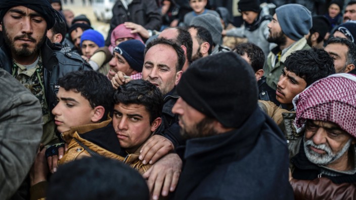 Aleppo-Flüchtlinge an der syrisch-türkischen Grenze