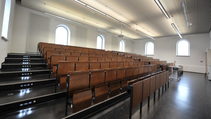 Leerer Hörsaal in der Ludwig-Maximilians-Universität in München, 2012