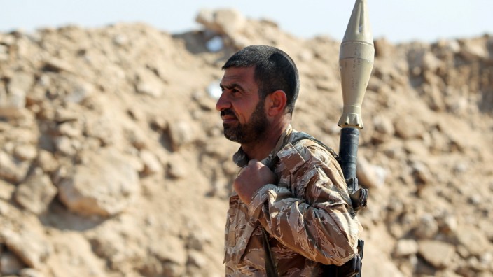 Islamisten: Ein irakischer Kämpfer gegen den IS an der Front nördlich von Falludschah.