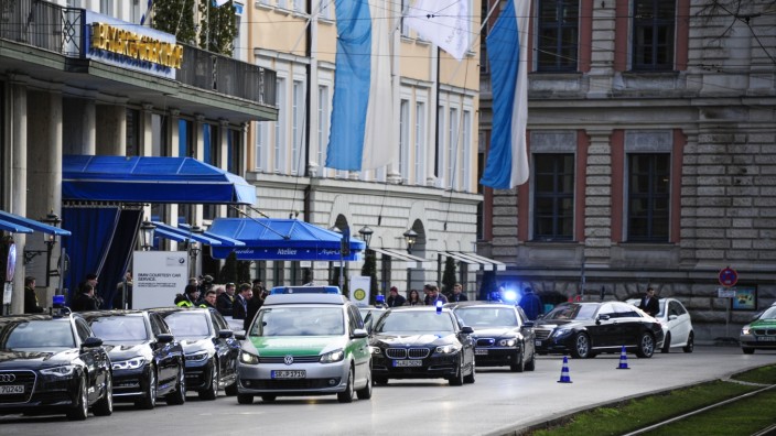 Vereiteltes Drogengeschäft: Polizei vor dem Hotel Bayerischer Hof während der Münchner Sicherheitskonferenz.