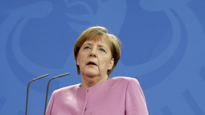Brüssel: Merkel während des Besuchs des israelischen Regierungschefs Netanjahu bei einem Pressegespräch.