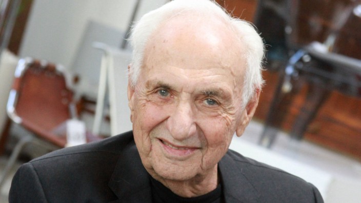 Frank Gehry FRANK GEHRY RECEIVES HENRY AWARD Los Angeles PUBLICATIONxNOTxINxUSAxUK Patrick Rideaux P