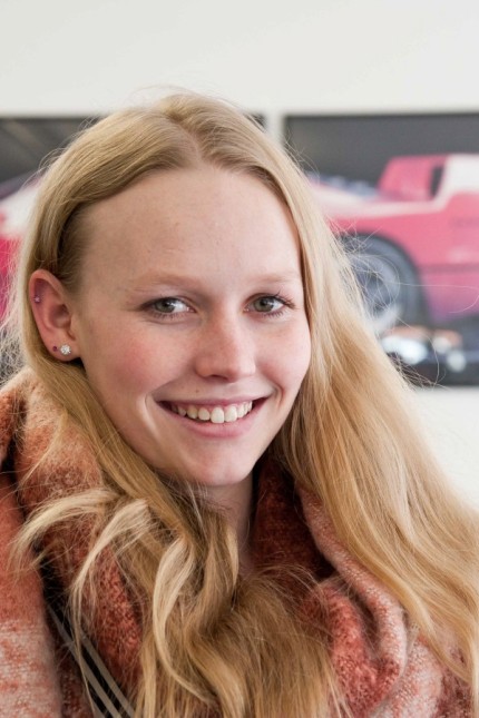 Reden wir über: Alina Wagner macht im Autohaus Ebersberg eine Ausbildung zur Automobilkauffrau.