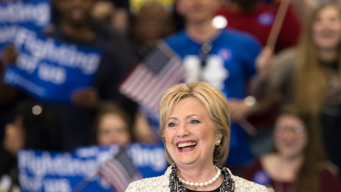 US-Vorwahl: Bei der Vorwahl in South Carolina setzte sich Hillary Clinton klar gegen ihren Konkurrenten Bernie Sanders durch.
