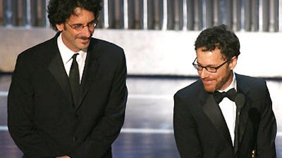Interview: Joel und Ethan Coen: Die Coen-Brüder haben jeweils einen Oscar in den Kategorien bester Film, bester Nebendarsteller, beste Regie und bestes adaptiertes Drehbuch gewonnen.