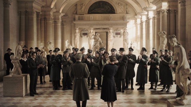 "Francofonia" im Kino: Die Nazis feiern im Louvre die Eroberung von Paris - eine Episode aus "Francofonia", die den heutigen Museumsverantwortlichen eher ungelegen kam.