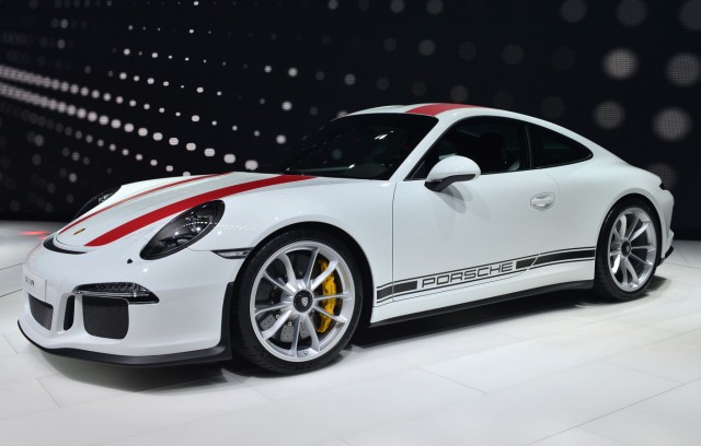 Der neue Porsche 911 R auf dem Genfer Autosalon 2016.