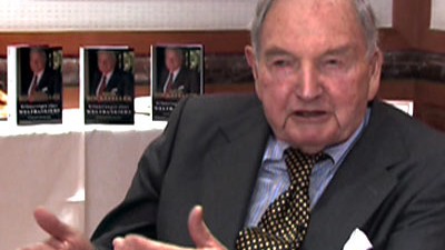 Videointerview mit David Rockefeller: "Es ist ein großer Fehler zu glauben, dass man alles selbst erledigen kann" - David Rockefeller über Erfolgsprinzipien.