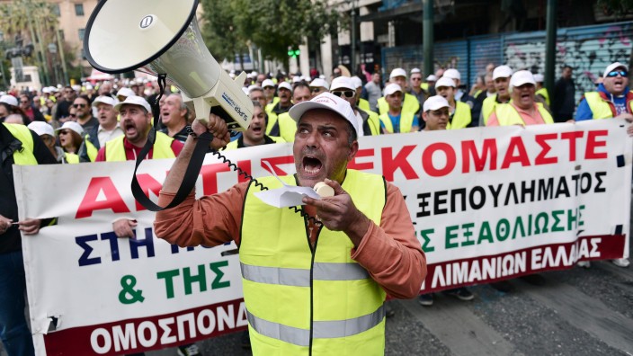 Griechenland: Griechische Hafenarbeiter protestieren in Athen gegen die Privatisierung ihres Arbeitsplatzes.