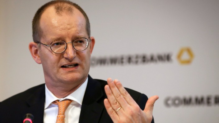 Finanzinstitut: Martin Zielke löst Martin Blessing als Commerzbank-Chef ab.