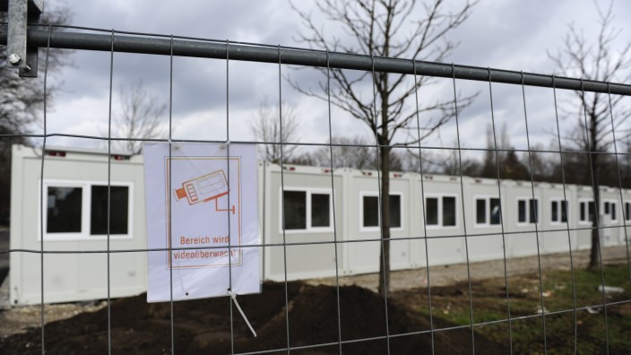 Milbertshofen: Noch leben keine Flüchtlinge in der künftigen Unterkunft an der Neuherbergstraße, auf die es bereits mehrere Angriffe gab.