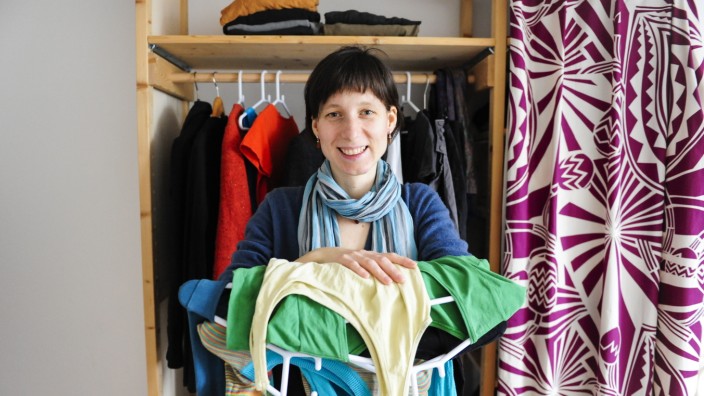 Fasten mit Kleidern: Lenka Petzold, 32, will mit ihrer Aktion auch junge Leute erreichen, für die Shopping ein Hobby ist.