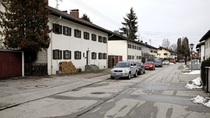 Wolfratshausen: Die Häuser der Alpenstraße in Wolfratshausen stehen unter Ensembleschutz. Das vorderste soll abgerissen werden.