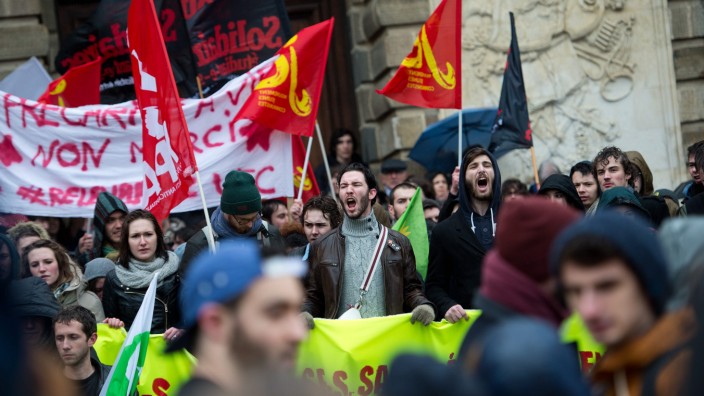 Frankreich: Tausende demonstrierten in Frankreich am Mittwoch gegen geplante Reformen des Arbeitsmarktes. Wie hier in Rennes waren vor allem junge Menschen auf der Straße.