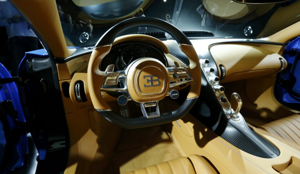 Der Innenraum des neuen Bugatti Chiron auf dem Genfer Autosalon 2016.