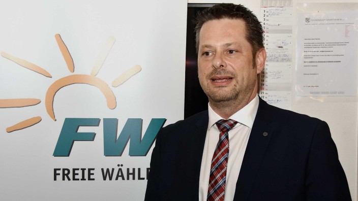 Bürgermeisterwahl in Eichenau: Fraktionssprecher Claus Guttenthaler (FW) bangt um die Finanzierung diverser Projekte, sollte Amtsinhaber Peter Münsters (FDP) nicht wiedergewählt werden. (Archivbild)