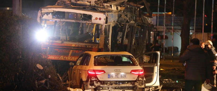 Türkei: Ein ausgebrannter Bus nach der Explosion im Zentrum der türkischen Hauptstadt Ankara.