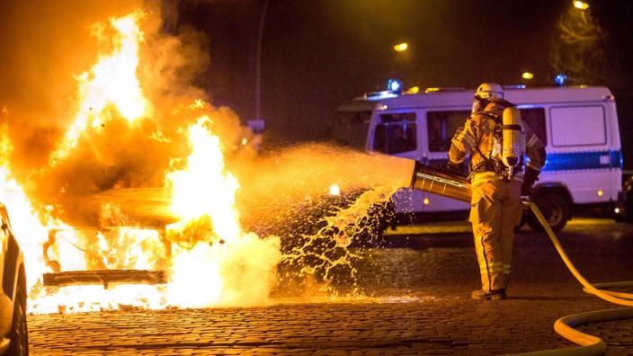 Feuer PKW Friedrichshain In der Nacht von Freitag auf Samstag werden in Berlin Friedrichshain mindes