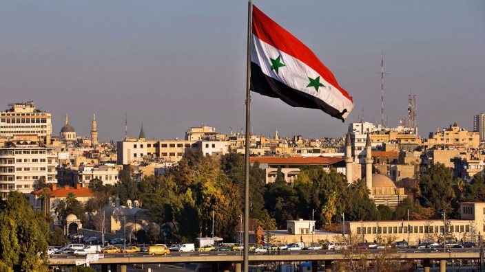 Bürgerkrieg in Syrien: Die syrische Flagge weht im Februar 2016 über Damaskus