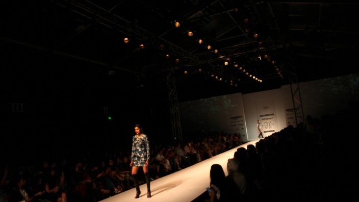 Internetkonzern: Amazon macht Mode: ein Model auf der Amazon India Fashion Week in Delhi.