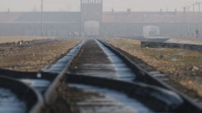 NS-Vergangenheit der Bahn: Schienen in den Tod: Die Zufahrt ins KZ Auschwitz Birkenau.