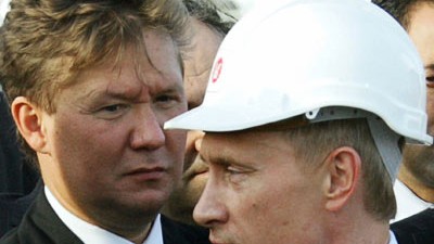 Interview zu Russlands Energiegiganten: Russlands Präsident mit Helm an der Seite von Gazprom-Chef Alexej Miller, einem alten Freund aus Petersburger Zeiten
