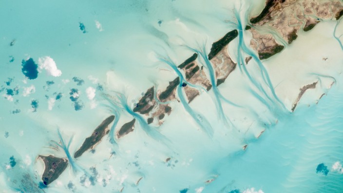 Small island cays in the Bahamas seem from the ISS