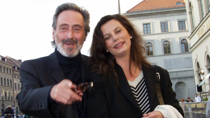 Autobiografie und Ausstellung: Helmut und Tamara Dietl bei einer Filmpremiere 2001. "Das, was da jetzt kommt, ist der unbekannte Dietl", sagt seine Frau über Dietls Biografie.