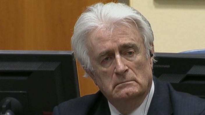 Kriegsverbrecher: Radovan Karadžić in Den Haag