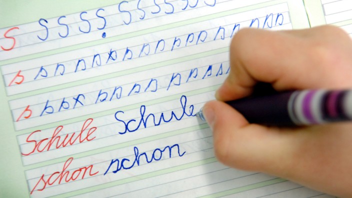 Sauklaue statt Schönschrift - Keine Handschrift-Prüfung in NRW
