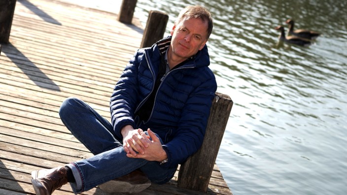 Park: Thomas Köster macht eine kurze Pause am Kleinhesseloher See. Jetzt beginnt die Saison im Englischen Garten.