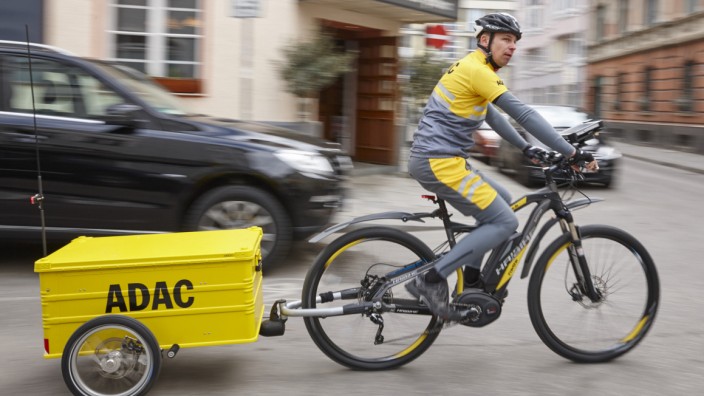 ADAC-Pannenhilfe kommt mit dem E-Bike