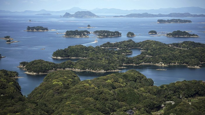 Hin und weg: Japans Inselwelt hat sich zuletzt deutlich vermehrt.