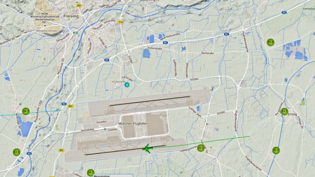 Flughafen München: Auf dem Online-Monitoring werden die gemessenen Dezibelzahlen der Lärmstationen angezeigt und welches Flugzeug startet oder landet.