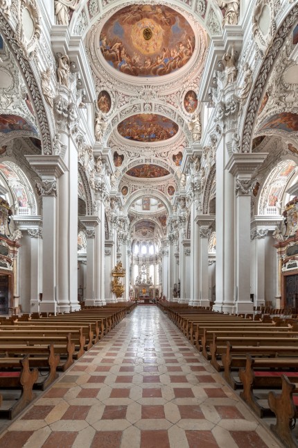 Fotobuch: Die Italiener Lurago, Carlone und Tencalla haben das Raumkunstwerk des Passauer Doms gestaltet.