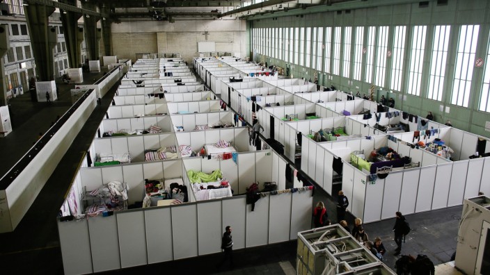 Flüchtlinge: Flüchtlingsunterkunft in einem Hangar auf dem Tempelhofer Flughafengelände in Berlin.