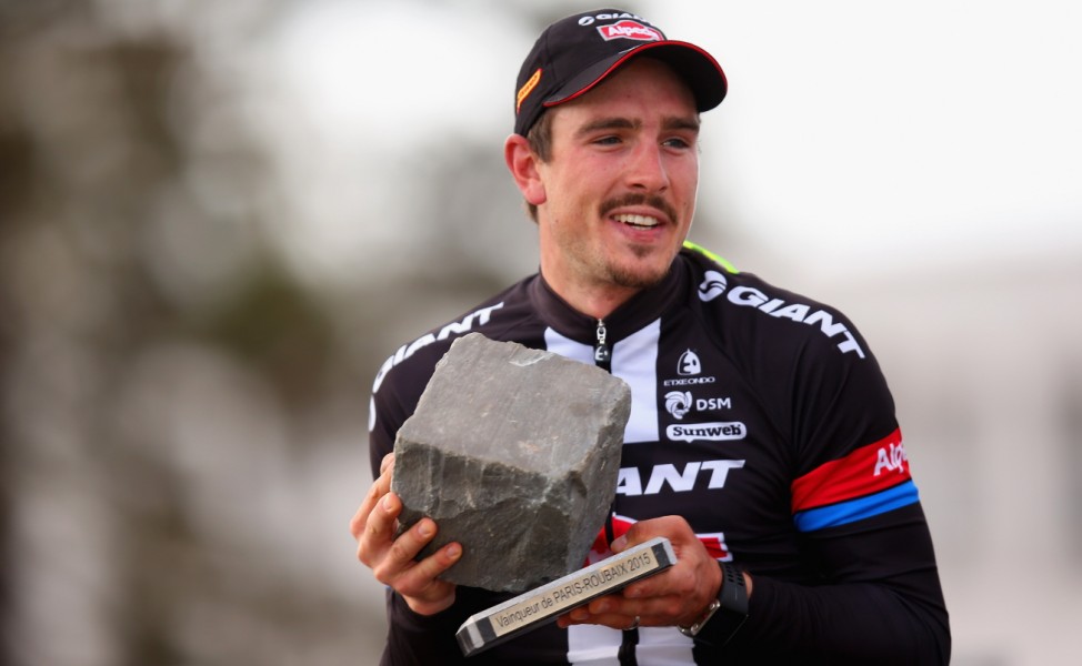John Degenkolb gewinnt 2015 das Radrennen Paris - Roubaix.
