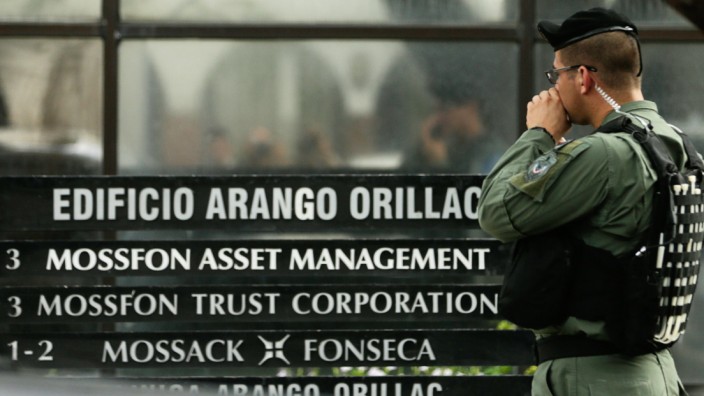 Panama Papers: Im April durchsuchten Kriminalbeamte die Räume der Kanzlei Mossack Fonseca.