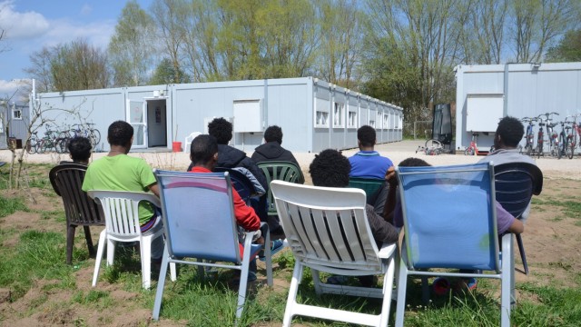 Flüchtlinge auf Wohnungssuche: Auch anerkannte Flüchtlinge bleiben häufig in der Unterkunft (im Bild Petershausen), weil sie keine Wohnung auf dem freien Markt finden können.